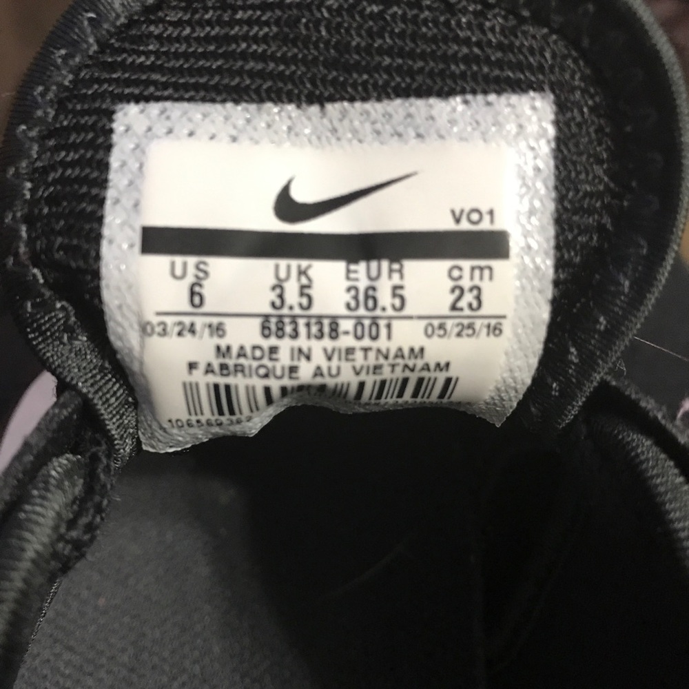 NIKE WOMENS FLEX SUPREME TRAINING Sz 6